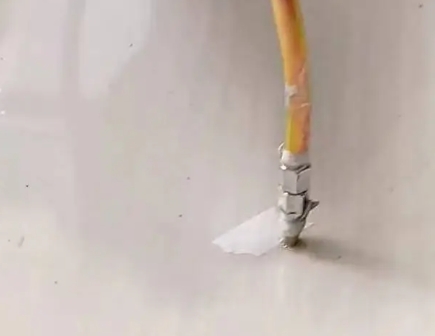 隆回瓷砖空鼓维修公司专业解答在瓷砖铺贴过程中，如果使用的砂料过粗（如全部使用了粗砂），可能会导致以下问题