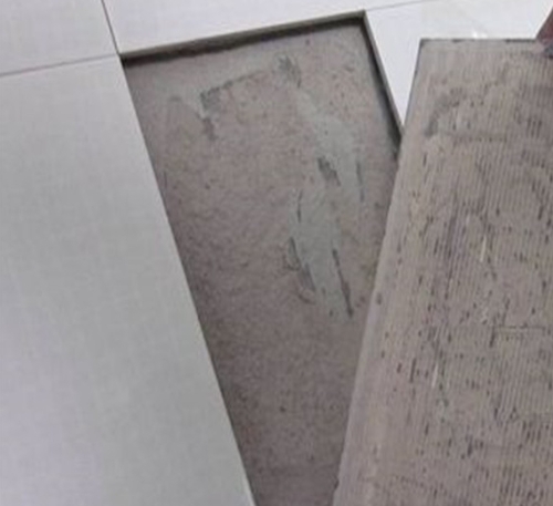 隆回瓷砖空鼓维修公司分享瓷砖铺贴时如果打浆（即涂抹在瓷砖背面和基层上的砂浆或瓷砖胶）过少，会带来以下问题